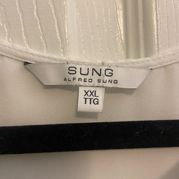 Alfred Sung flowy white blouse with tied neckline feature… - Picture 2 of 3